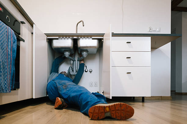Professional Emergency Plumber technician working in Ona, WV